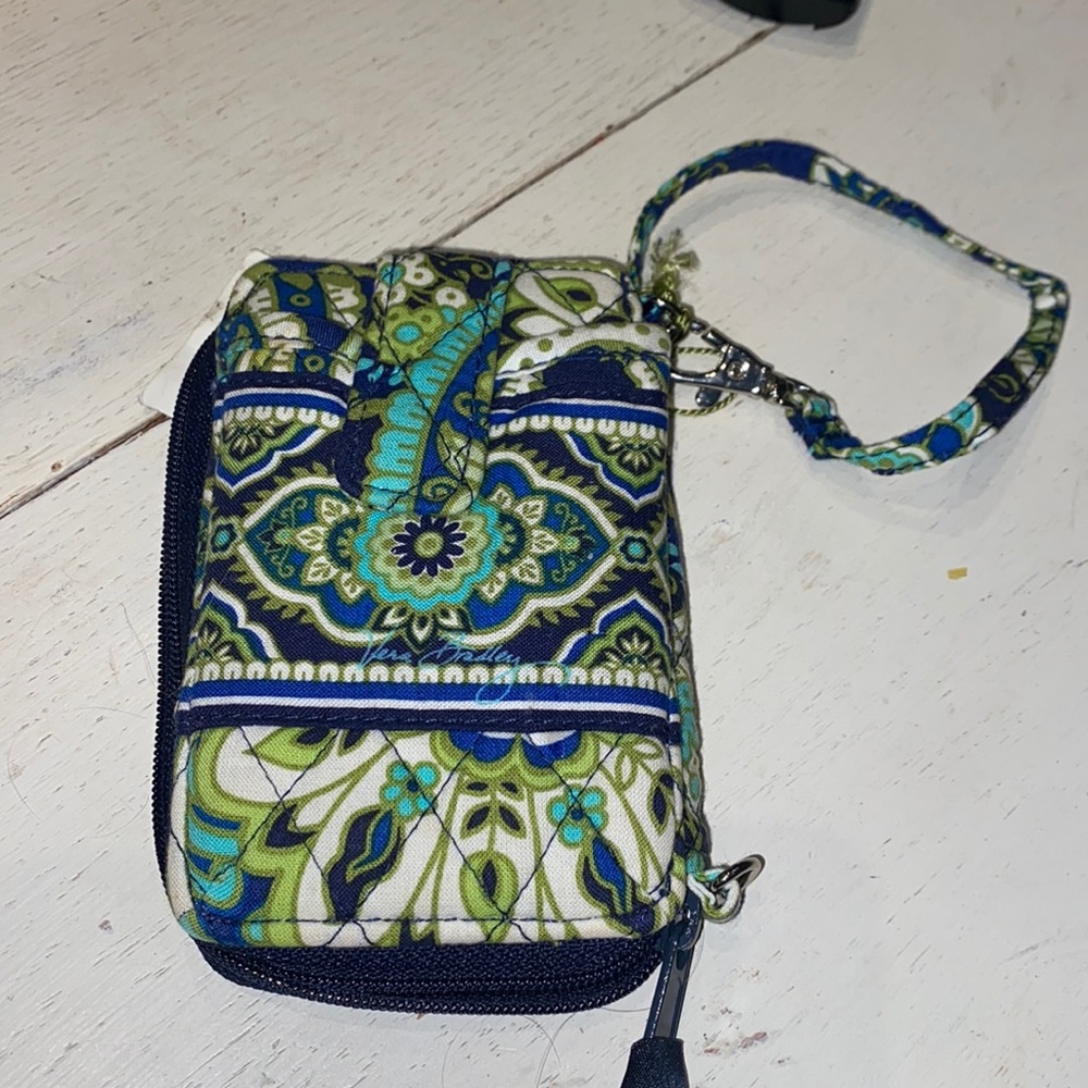 BRAND New Vera Bradley Carry It All Wristlet